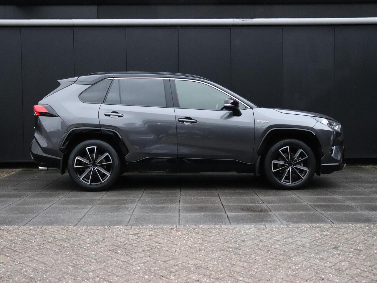 Toyota RAV4 2.5 Hybrid Bi-Tone | LEDER | PANO-DAK | TREKHAAK | CAMERA | JBL AUDIO | STOELVERW. | CRUISE | NAVI |