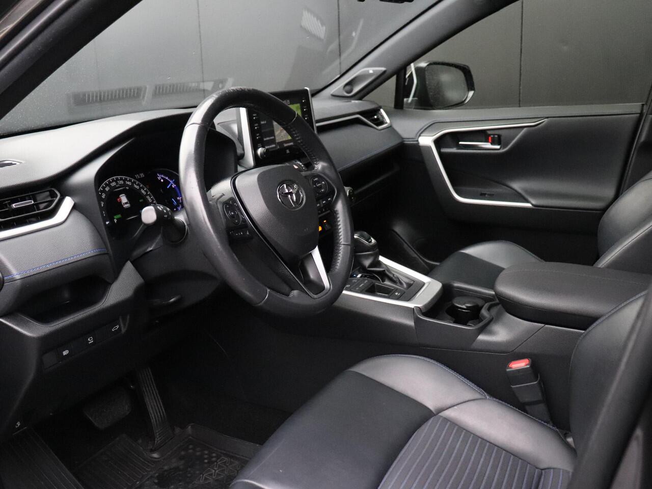 Toyota RAV4 2.5 Hybrid Bi-Tone | LEDER | PANO-DAK | TREKHAAK | CAMERA | JBL AUDIO | STOELVERW. | CRUISE | NAVI |