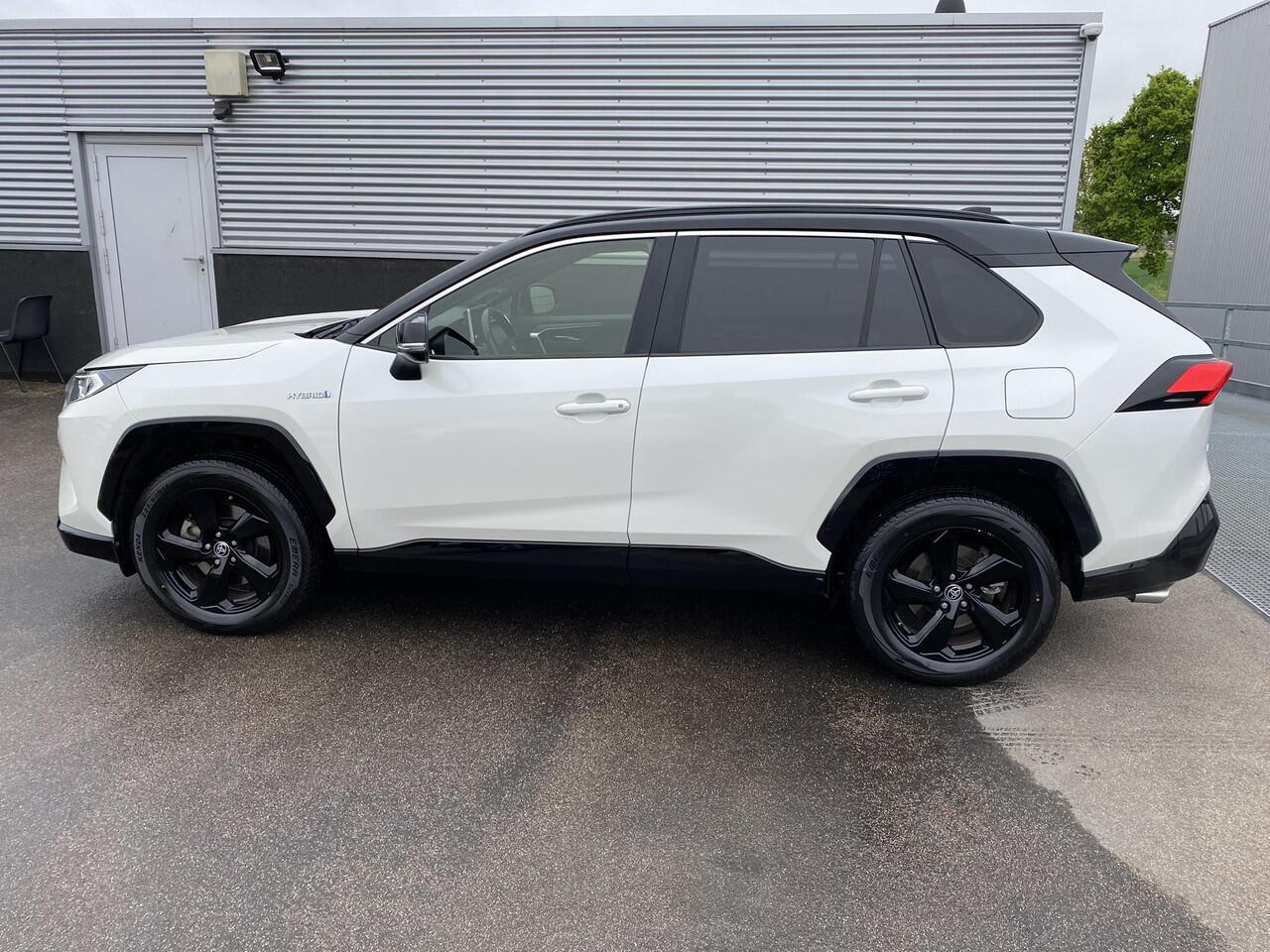 Toyota RAV4 2.5 Hybrid Bi-Tone 2WD Navigatie, Stoelverwarming, JBL, LED, LMV, Parkeersensoren voor + achter, Elektr. bedienbare achterklep