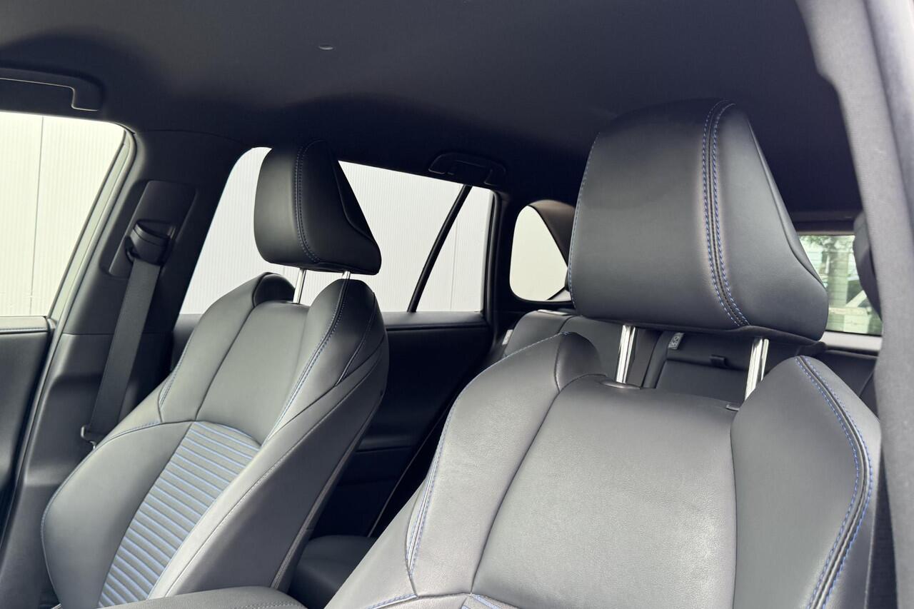 Toyota RAV4 2.5 Hybrid AWD Bi-Tone Navigatie, Dodehoekdetectie, 360" Camera, JBL, Stoelverwarming