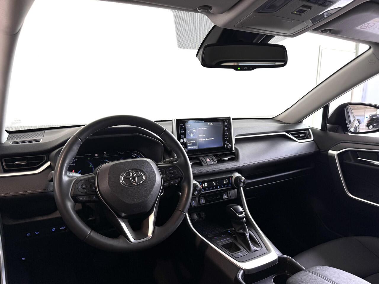 Toyota RAV4 2.5 Hybrid Style | Elektr. achterklep | Keyless | Trekhaak (vast) | Stoel/stuur verw. |