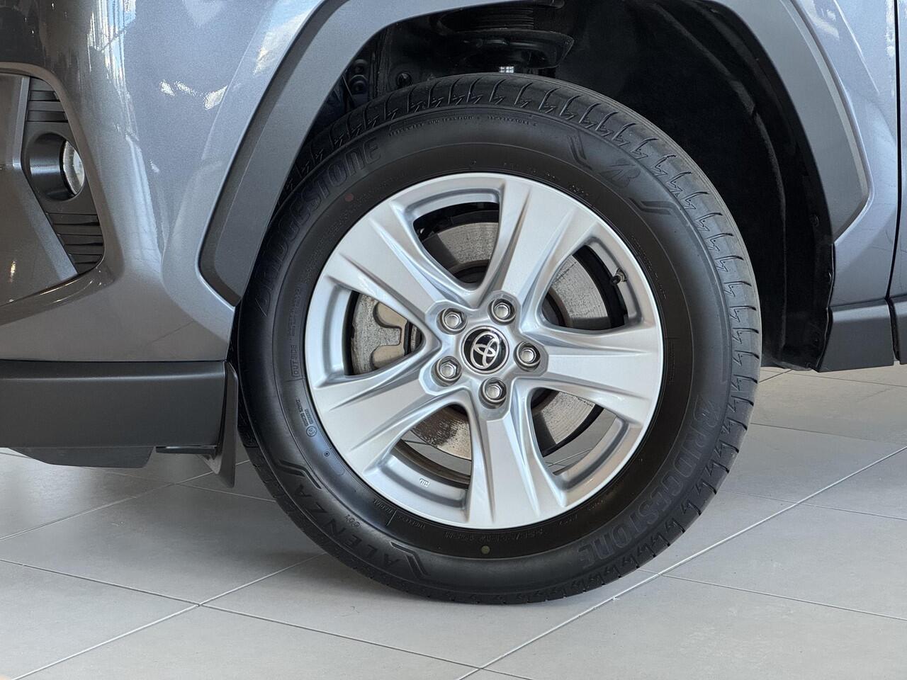 Toyota RAV4 2.5 Hybrid Style | Elektr. achterklep | Keyless | Trekhaak (vast) | Stoel/stuur verw. |