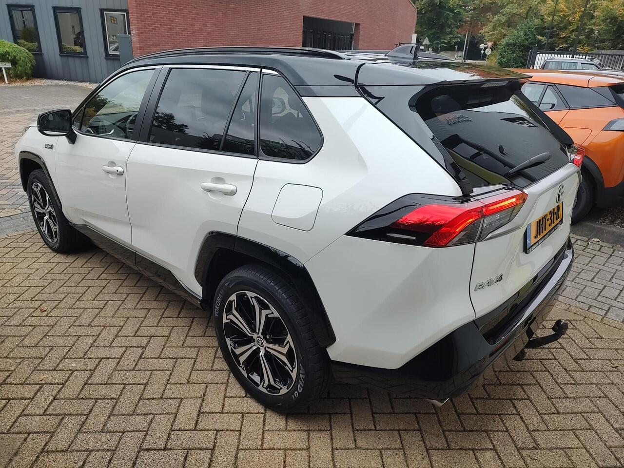 Toyota RAV4 2.5 Plug-in Hybrid AWD Business Plus 4X4 JBL Head-Up Navigatie Carplay 360-Camera Stoel-Stuurverw. Trekhaak 1650KG