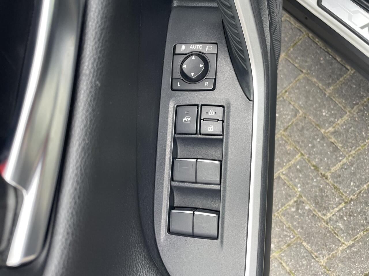 Toyota RAV4 2.0 VVT-iE Business | Benzine hangeschakeld | 2000 KG Trekgewicht | All Season Banden |