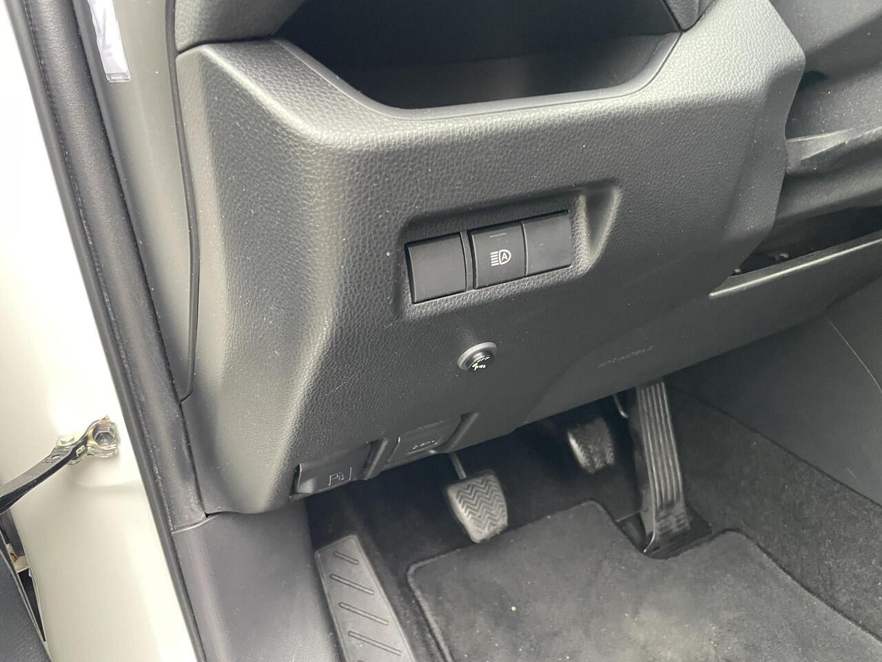 Toyota RAV4 2.0 VVT-iE Business | Benzine hangeschakeld | 2000 KG Trekgewicht | All Season Banden |