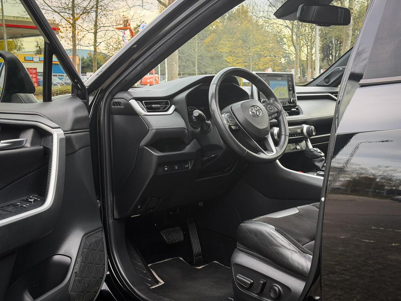 Toyota RAV4 2.5 Hybrid AWD Black Edition 1650kg trekgewicht!|Panorama|360 camera|JBL