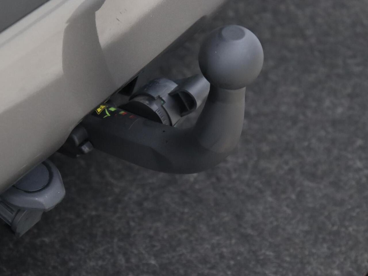 Toyota RAV4 2.5 Hybrid Business | Trekhaak | Adaptive cruise | Camera | Carplay | Digital Cockpit | Climate control | Parkeerhulp | Full LED