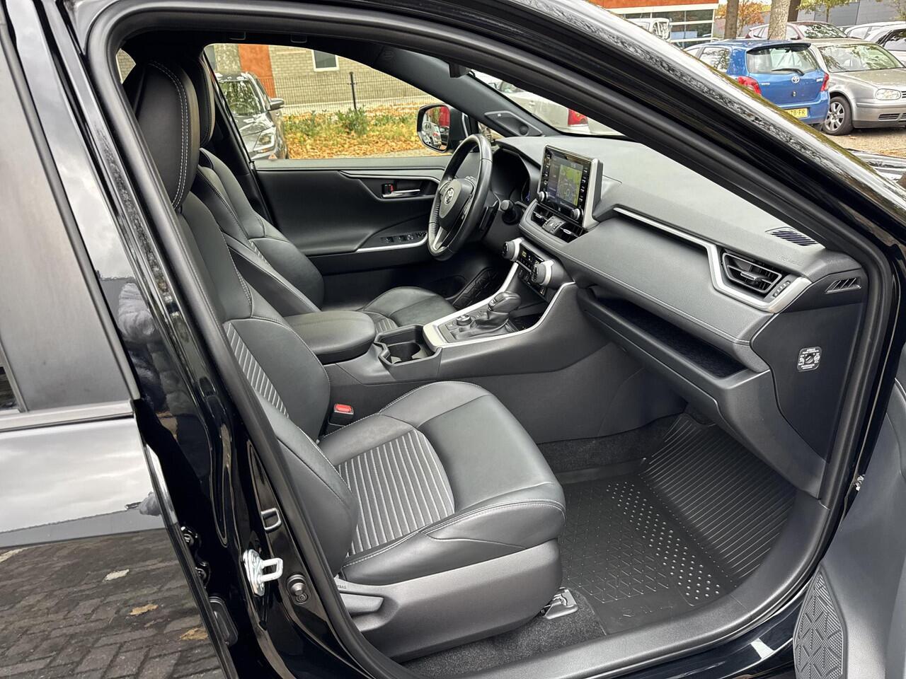 Toyota RAV4 2.5 Hybrid AWD Black Edition | 06-10141018 Voor meer informatie