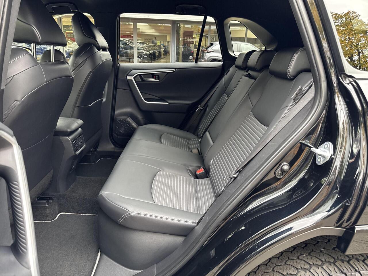 Toyota RAV4 2.5 Hybrid AWD Black Edition | 06-10141018 Voor meer informatie