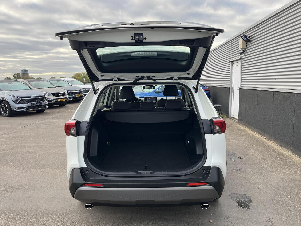 Toyota RAV4 2.5 Hybrid Active 1e eign. BTW-auto, Navigatie, LMV, Cliamte control, Nieuw geleverd, Goed onderhouden