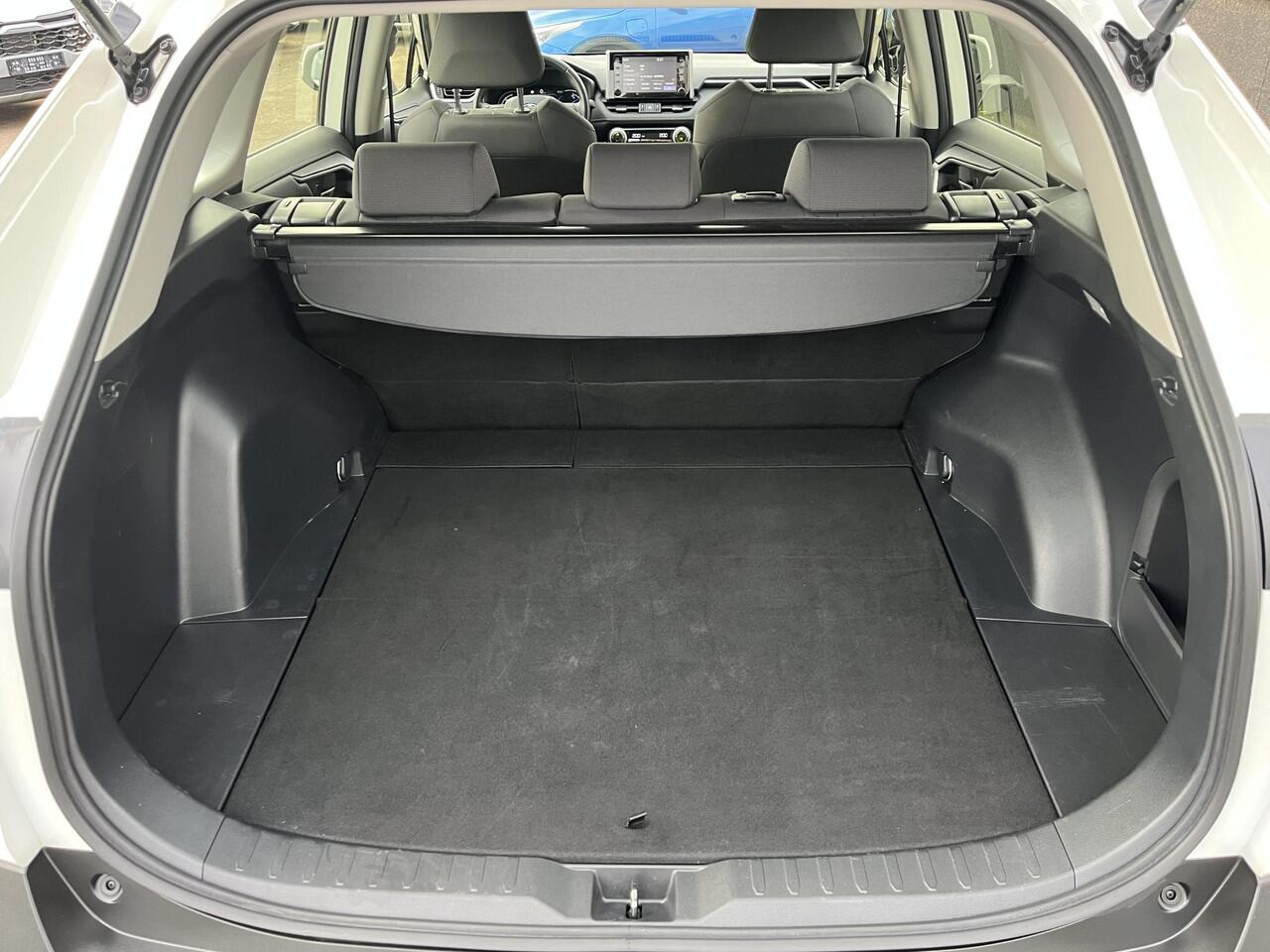 Toyota RAV4 2.5 Hybrid Active 1e eign. BTW-auto, Navigatie, LMV, Cliamte control, Nieuw geleverd, Goed onderhouden