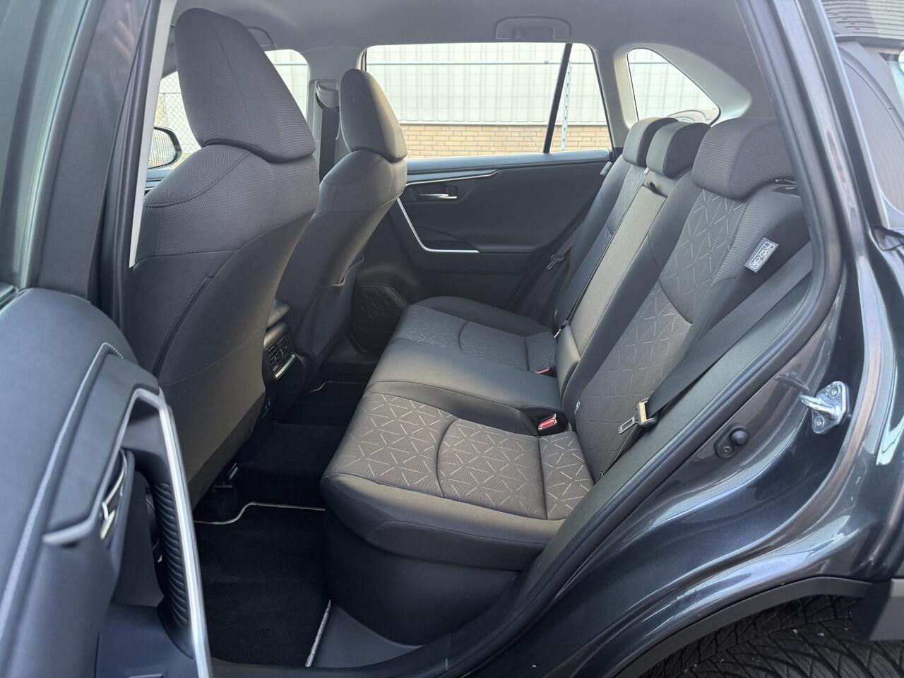 Toyota RAV4 2.5 Hybrid Dynamic Ultimate **TREKHAAK/ DODEHOEK DETECTIE/ STOELVERWARMING/ 36 MAANDEN GARANTIE**