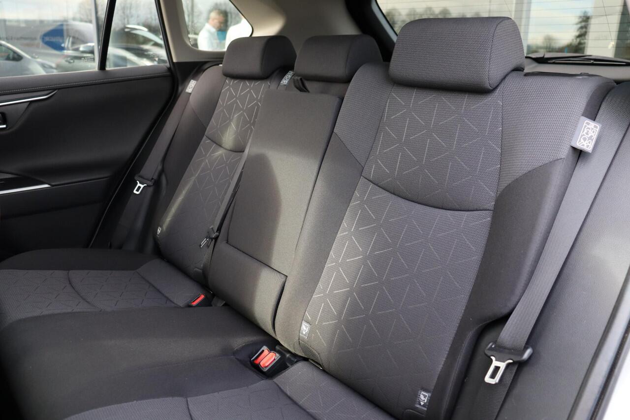 Toyota RAV4 2.5 Hybrid Dynamic, 1e eigenaar NL auto, Apple carplay, Android auto, Parkeersensoren, Elek Achterklep.