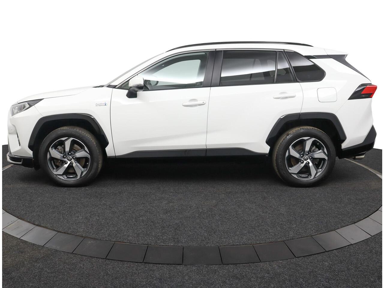 Toyota RAV4 2.5 Plug-in Hybrid AWD Business | Adaptive Cruise Control | Achteruitrijcamera | Parkeersensoren | Apple Carplay | Android Auto | Stoelverwarming |