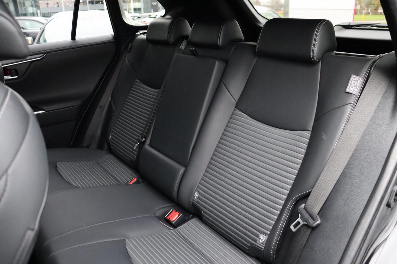 Toyota RAV4 2.5 Hybrid AWD Black Edition, Apple Carplay / Android Auto, JBL Audio, Parkeersensoren.