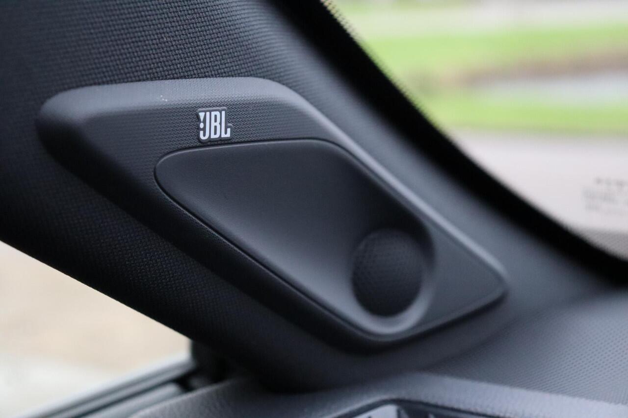 Toyota RAV4 2.5 Hybrid AWD Black Edition, Apple Carplay / Android Auto, JBL Audio, Parkeersensoren.