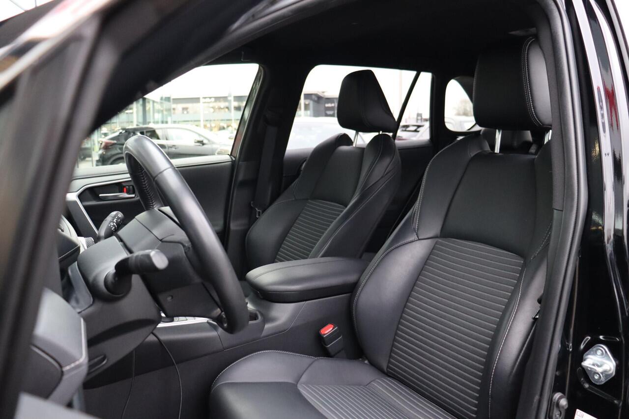 Toyota RAV4 2.5 Hybrid AWD Black Edition, Apple Carplay / Android Auto, JBL Audio, Parkeersensoren.
