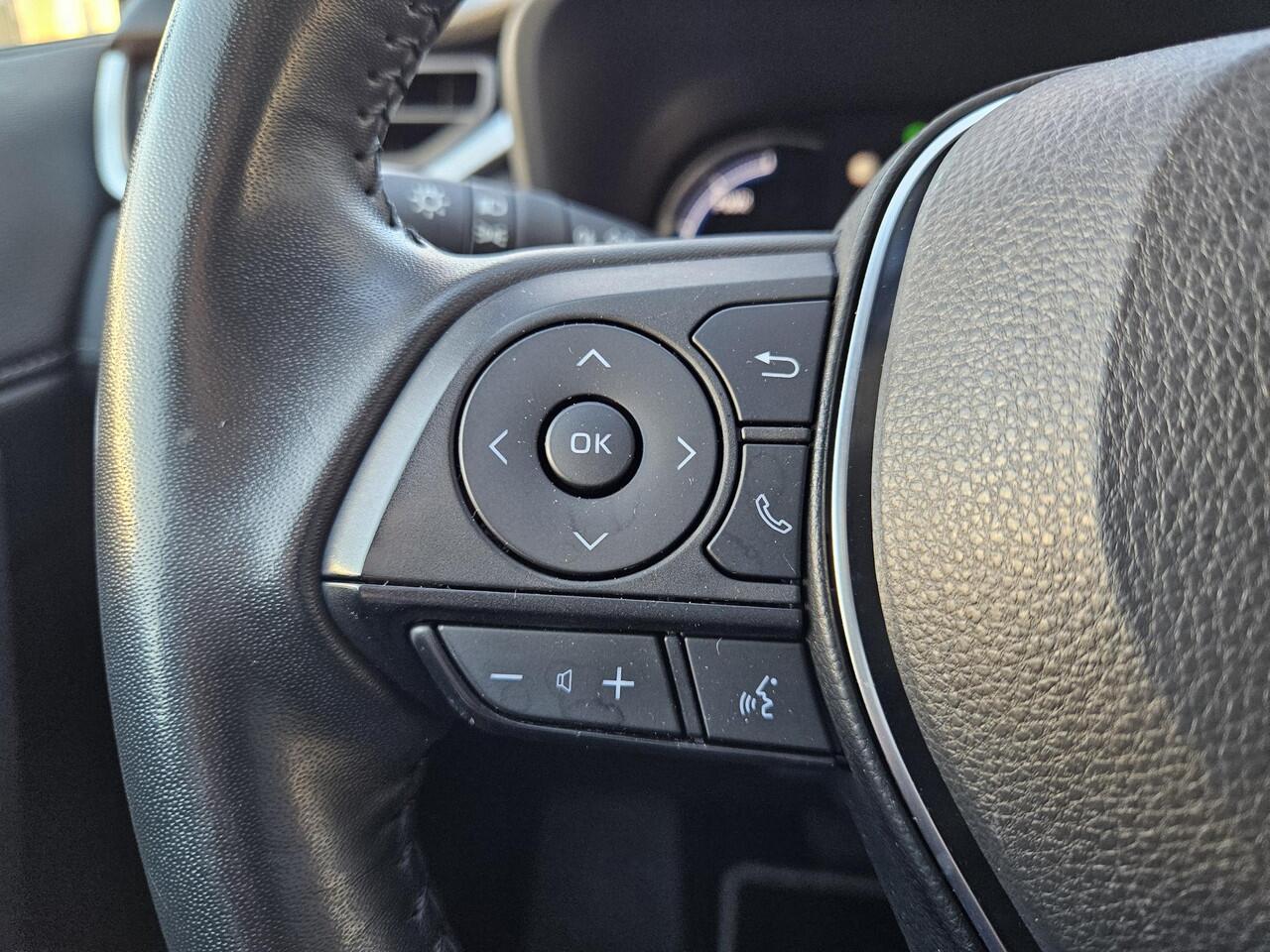 Toyota RAV4 2.5 Hybrid AWD Style , 54.000 km, 360 gr Camera, Trekhaak, Leer, Navigatie, Org NL en 1e Eigenaar.