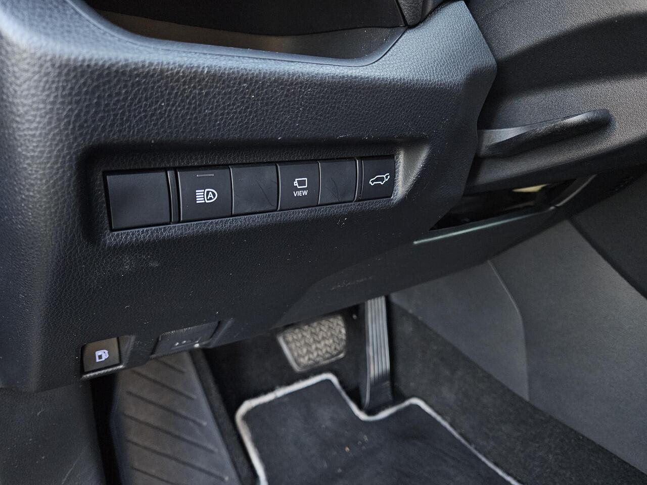 Toyota RAV4 2.5 Hybrid AWD Style , 54.000 km, 360 gr Camera, Trekhaak, Leer, Navigatie, Org NL en 1e Eigenaar.