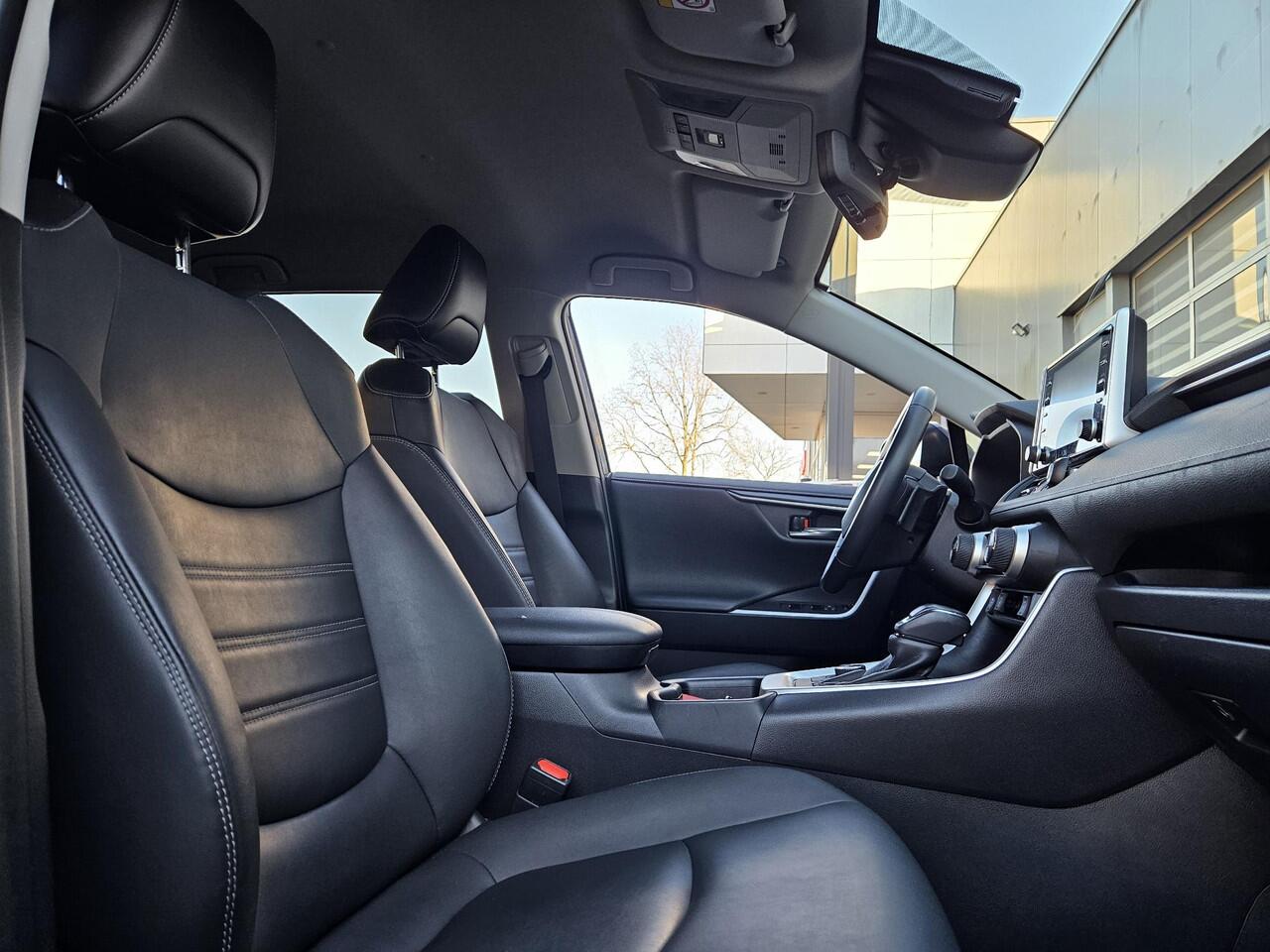 Toyota RAV4 2.5 Hybrid AWD Style , 54.000 km, 360 gr Camera, Trekhaak, Leer, Navigatie, Org NL en 1e Eigenaar.