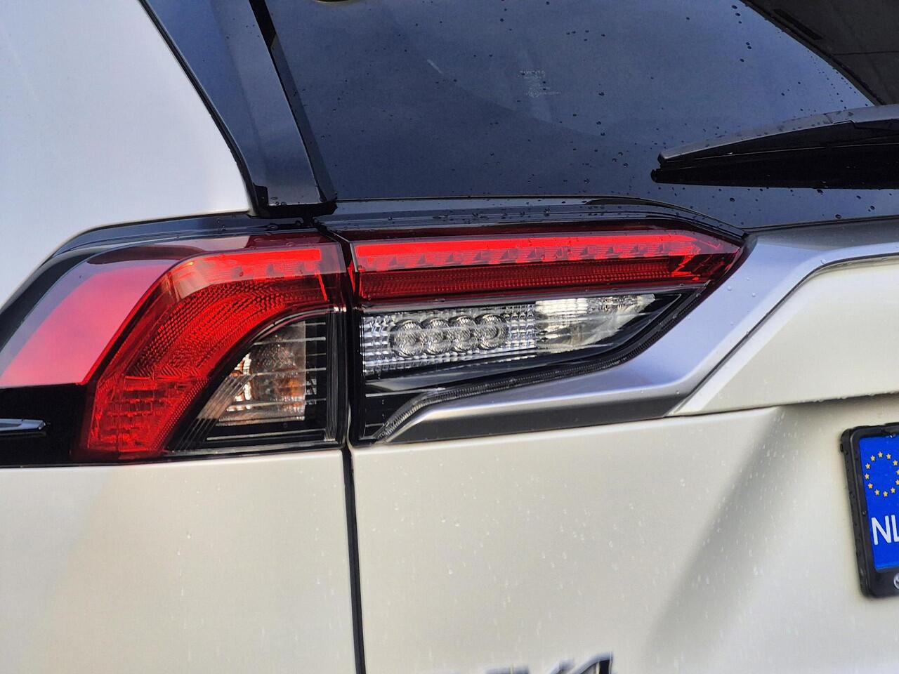 Toyota RAV4 2.5 Hybrid AWD Executive | Leder | Trekhaak | LED | Keyless | Carplay |