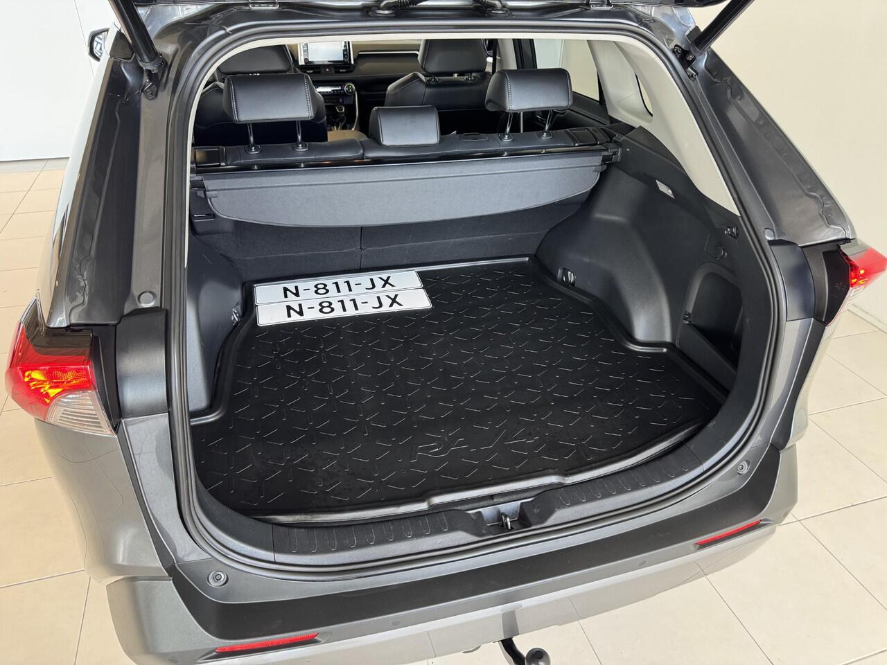 Toyota RAV4 2.5 Hybrid Style | Elektr. achterklep | Keyless | Trekhaak (vast) | Stoel/stuur verw. |