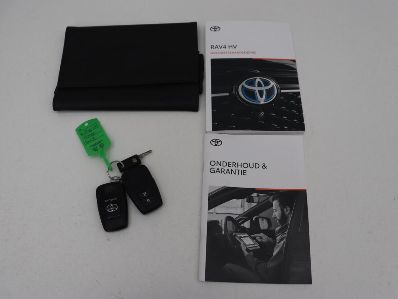 Toyota RAV4 2.5 Hybrid Business | Trekhaak | Adaptive cruise | Camera | Carplay | Digital Cockpit | Climate control | Parkeerhulp | Full LED