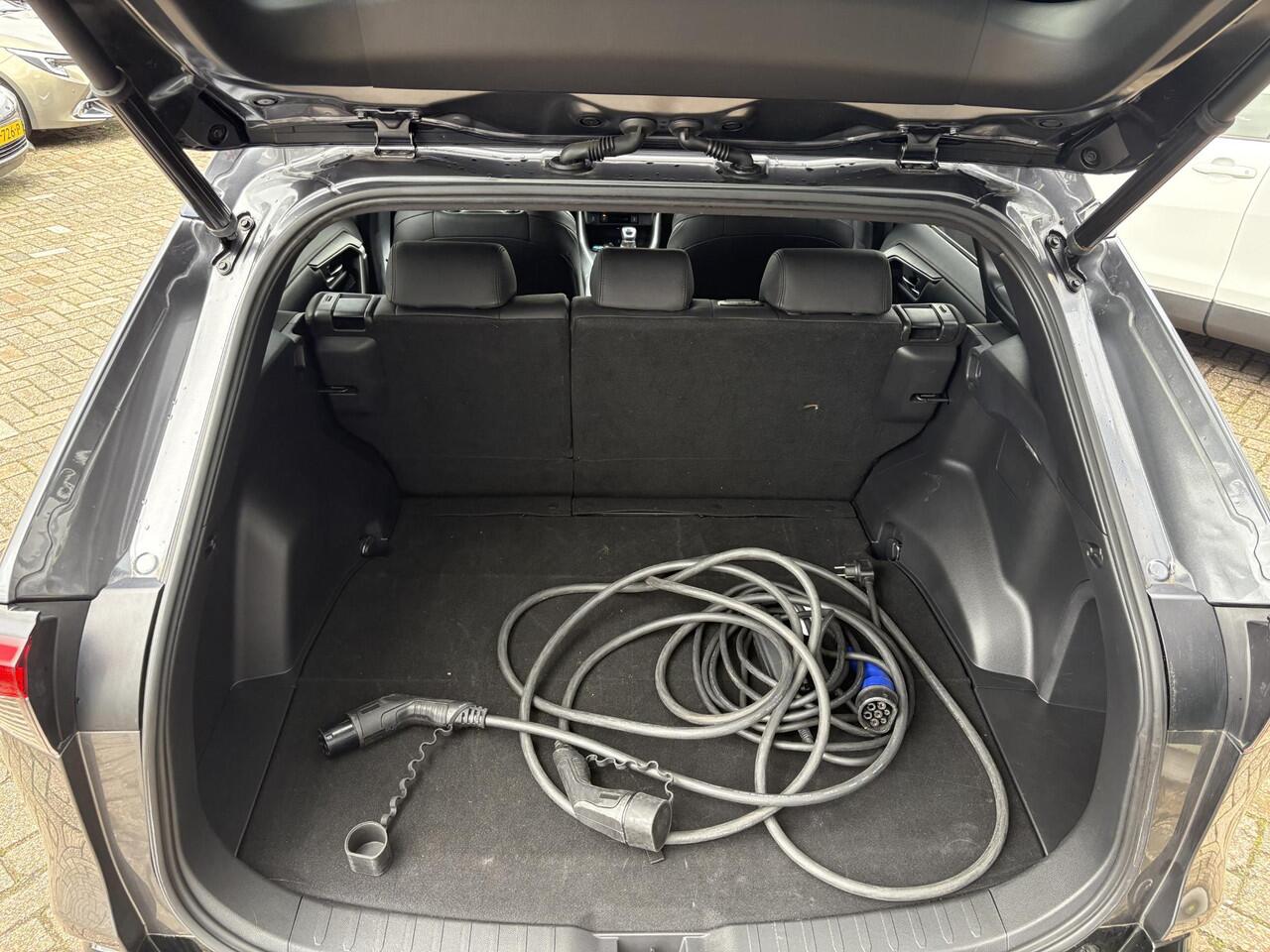 Toyota RAV4 2.5 Plug-in Hybrid AWD Dynamic | Afneembare trekhaak | 1500 kilo trekgewicht | Alarm