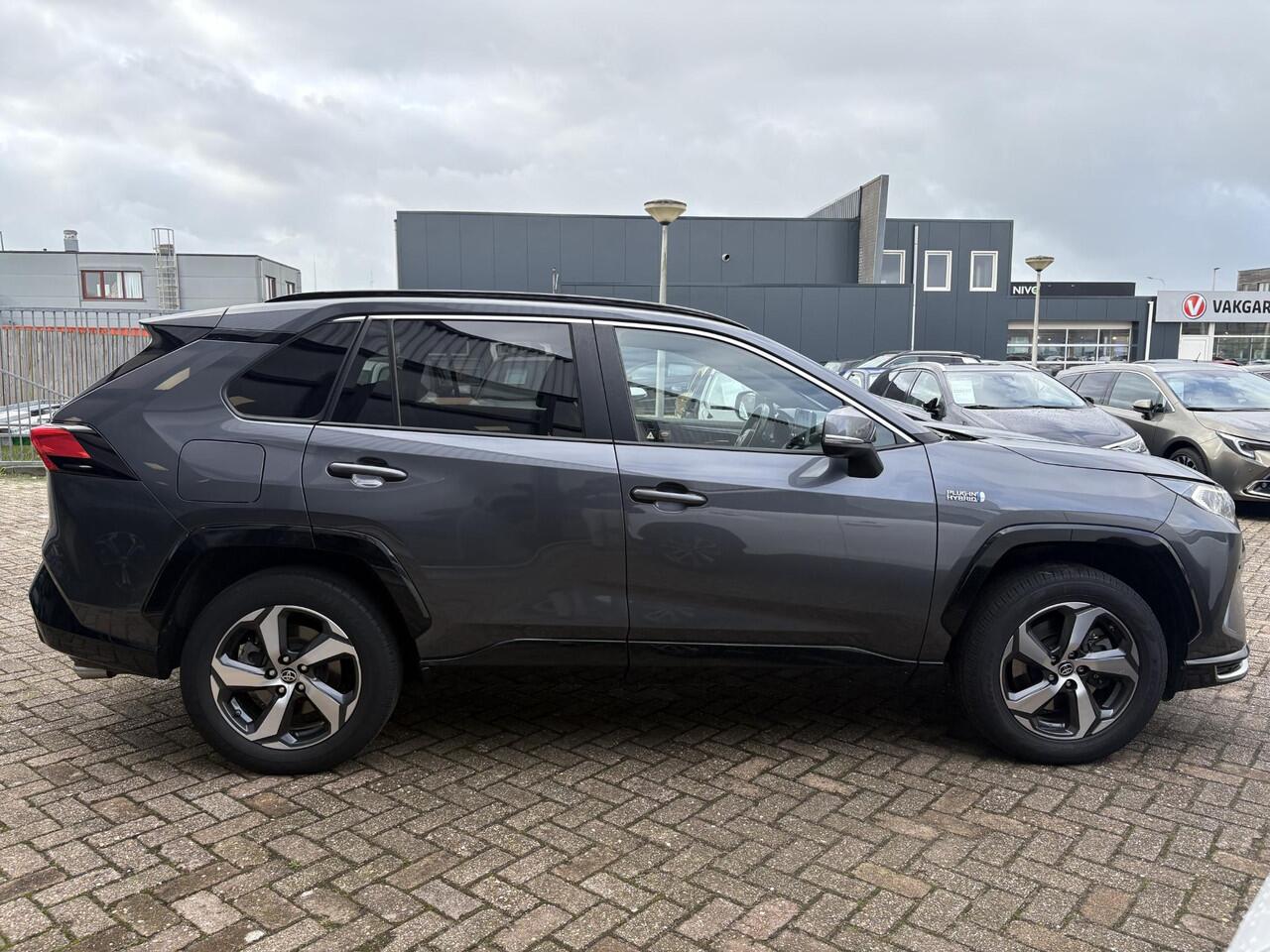 Toyota RAV4 2.5 Plug-in Hybrid AWD Dynamic | Afneembare trekhaak | 1500 kilo trekgewicht | Alarm