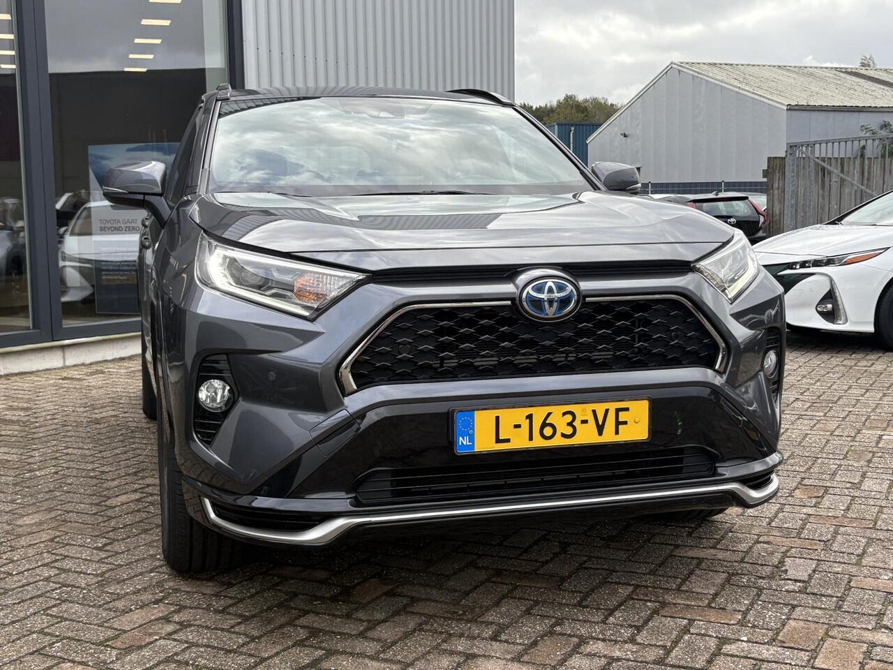 Toyota RAV4 2.5 Plug-in Hybrid AWD Dynamic | Afneembare trekhaak | 1500 kilo trekgewicht | Alarm