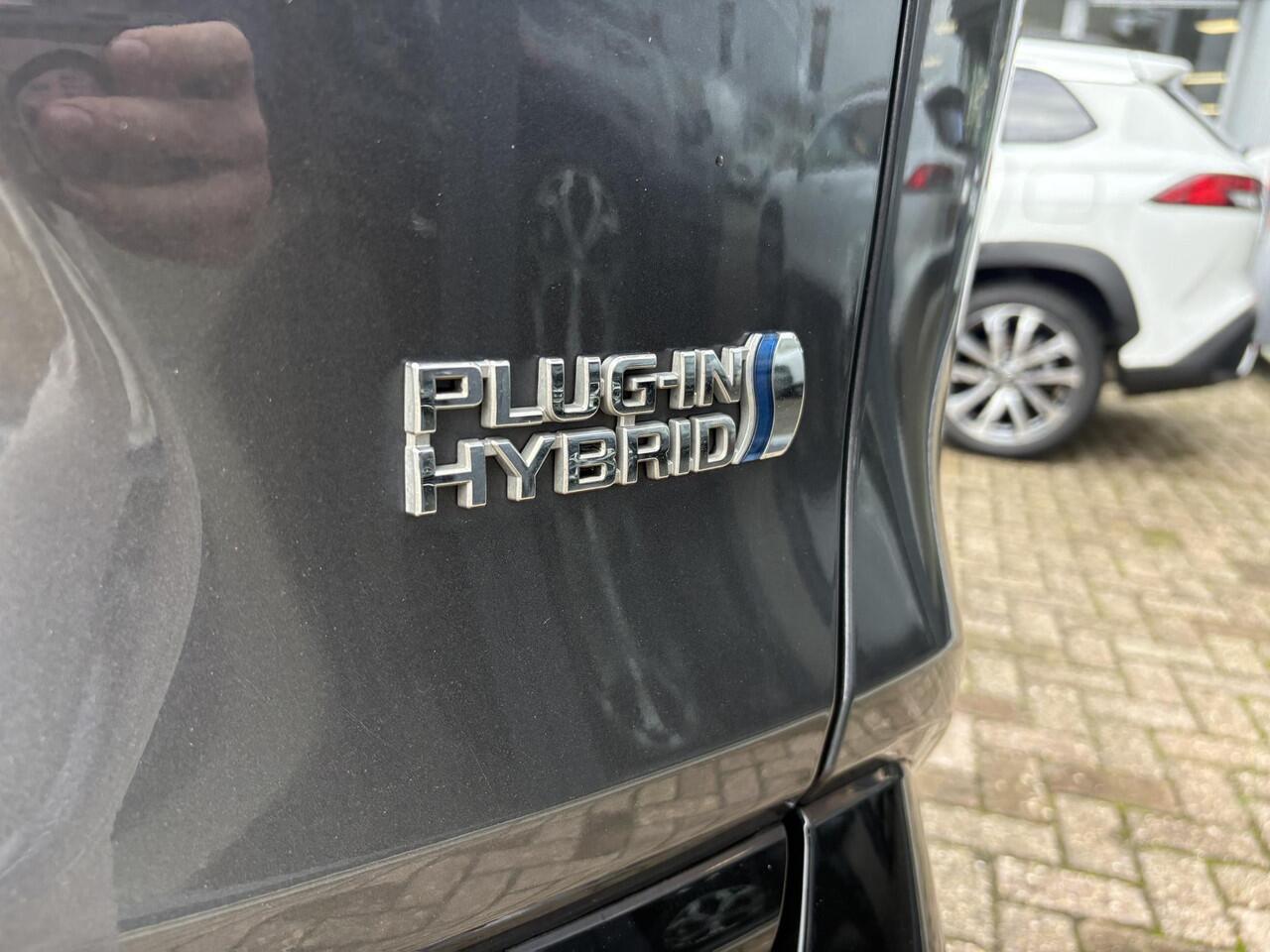 Toyota RAV4 2.5 Plug-in Hybrid AWD Dynamic | Afneembare trekhaak | 1500 kilo trekgewicht | Alarm