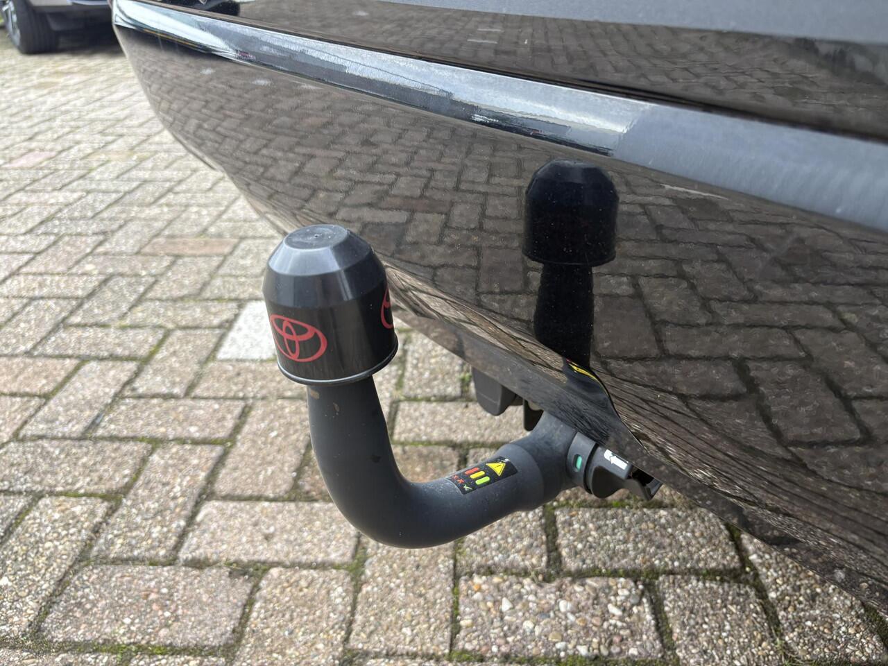 Toyota RAV4 2.5 Plug-in Hybrid AWD Dynamic | Afneembare trekhaak | 1500 kilo trekgewicht | Alarm