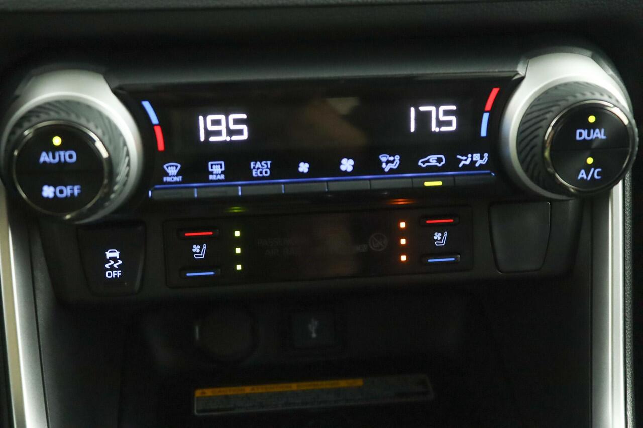 Toyota RAV4 2.5 Plug-in Hybrid AWD Bi-Tone Plus | Adaptive Cruise Control | 360 graden camera | Panoramadak | Lederen bekleding |