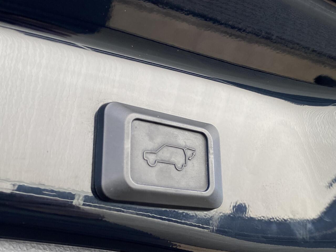 Toyota RAV4 2.5 Hybrid AWD Black Edition Navigatie, JBL, Stoelverwarming, Parkeersensoren, Elek. bestuurderstoel, leder/alcantara, LED, LMV, BTW-auto