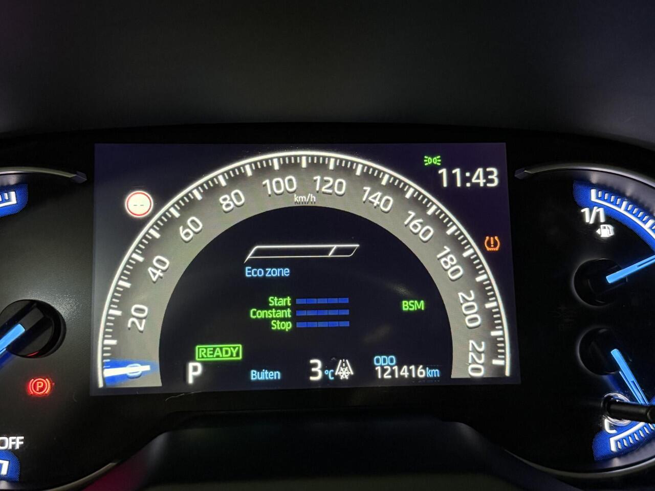 Toyota RAV4 2.5 Hybrid AWD Black Edition | Afn. Trekhaak | All season banden | Side Skirts |