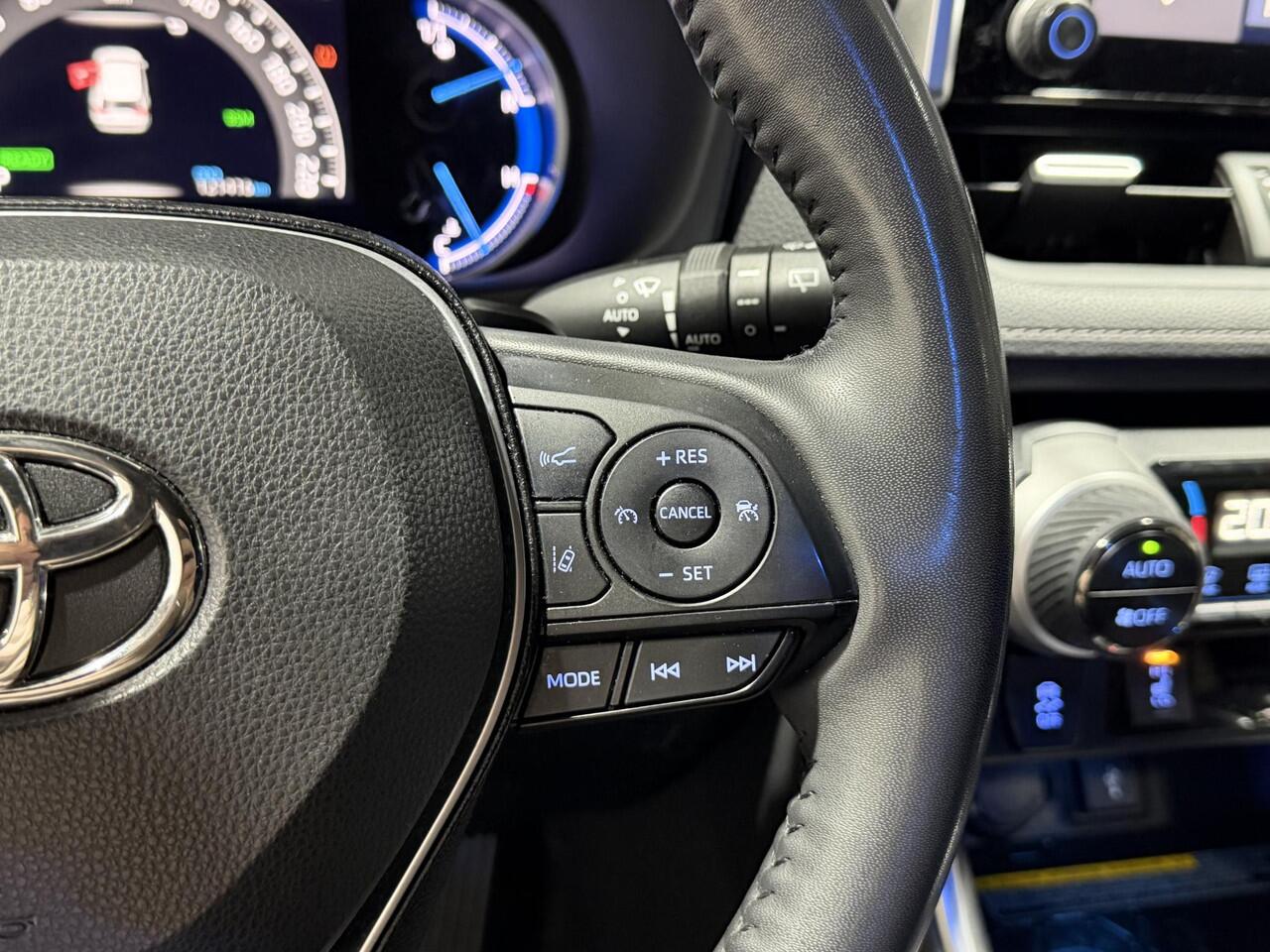 Toyota RAV4 2.5 Hybrid AWD Black Edition | Afn. Trekhaak | All season banden | Side Skirts |