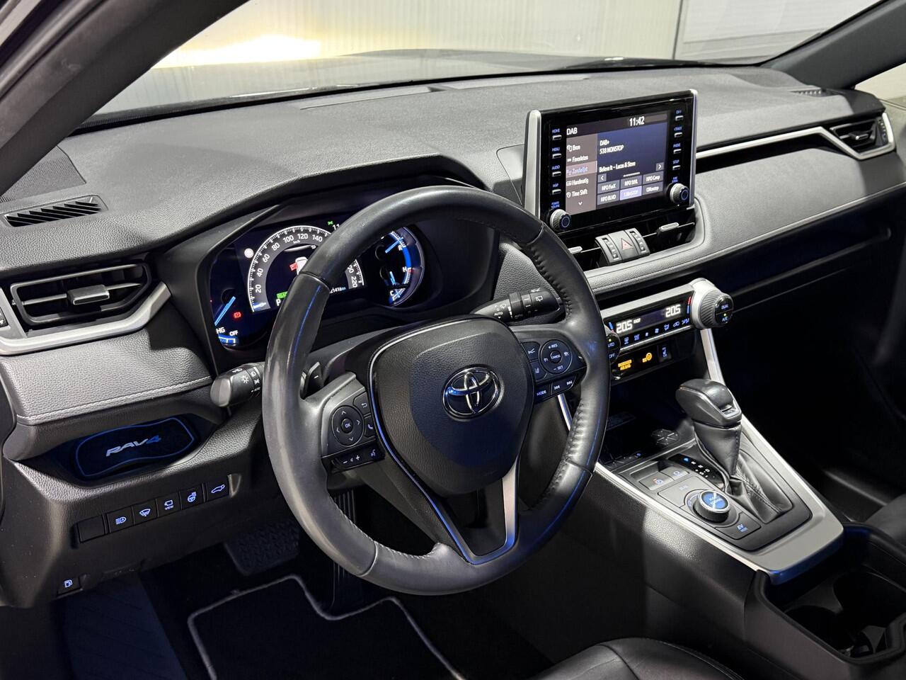 Toyota RAV4 2.5 Hybrid AWD Black Edition | Afn. Trekhaak | All season banden | Side Skirts |