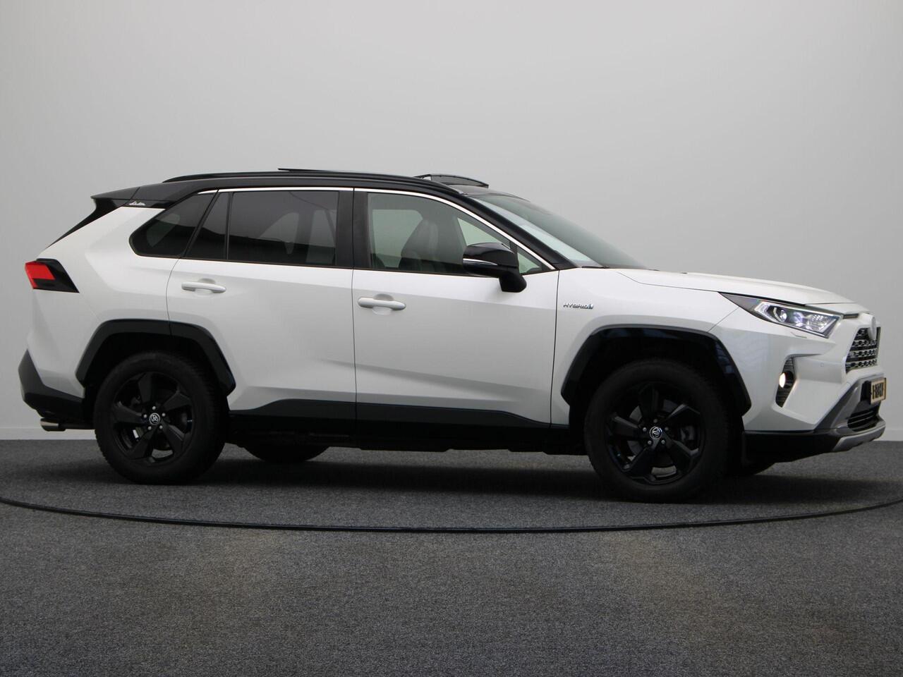 Toyota RAV4 2.5 Hybrid Bi-Tone | Panoramadak | Stuur, Stoel, en Voorruitverwarming | Trekhaak |