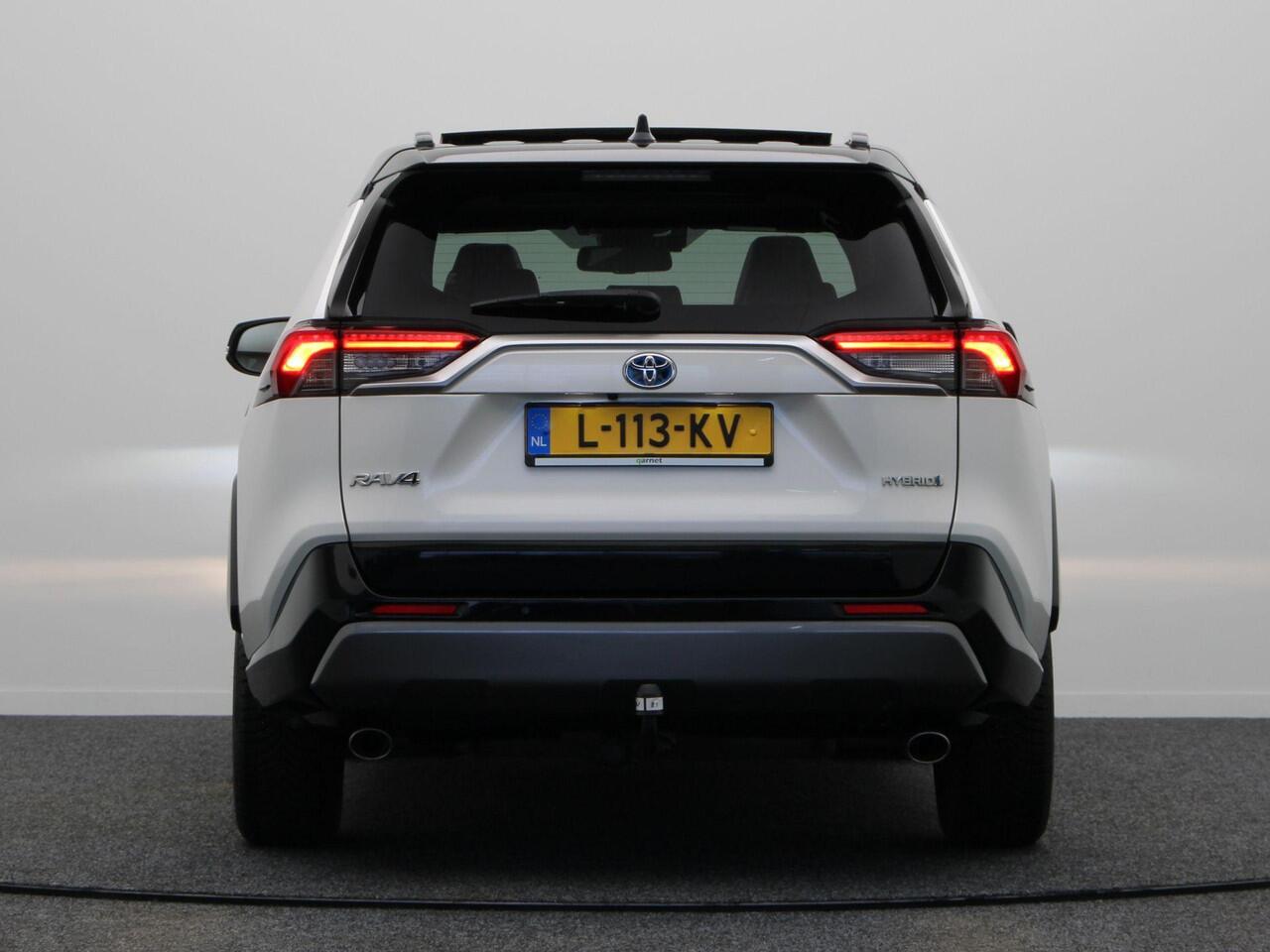 Toyota RAV4 2.5 Hybrid Bi-Tone | Panoramadak | Stuur, Stoel, en Voorruitverwarming | Trekhaak |