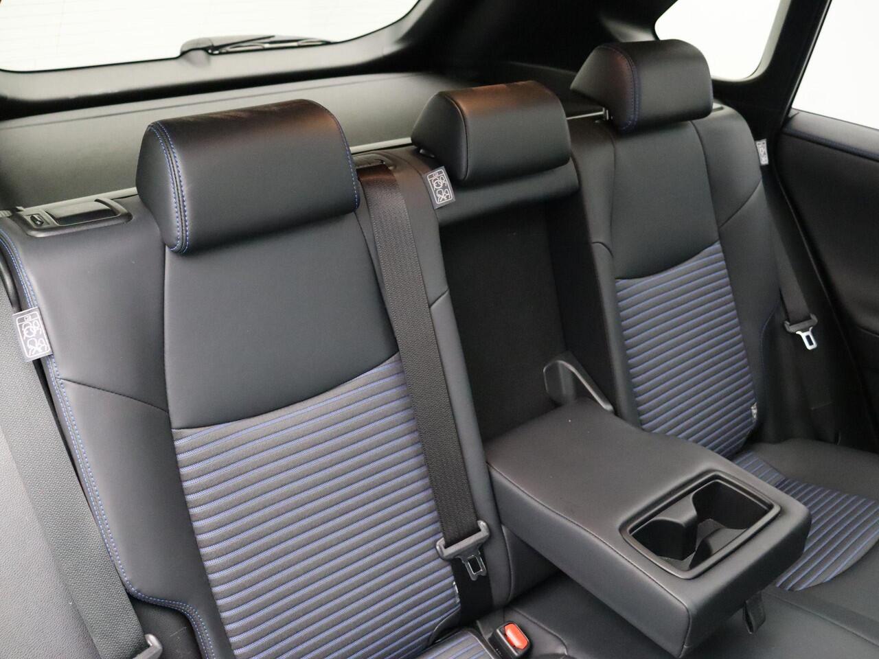 Toyota RAV4 2.5 Hybrid Bi-Tone | Panoramadak | Stuur, Stoel, en Voorruitverwarming | Trekhaak |