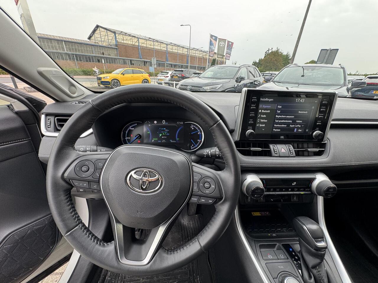 Toyota RAV4 2.5 Hybrid AWD Executive | 1.650KG trekgewicht | Slechts 26.535KM | Stoel verwarming | JBL Premium audio | Elektr. bedienbare achterklep | Adaptive cruise control |