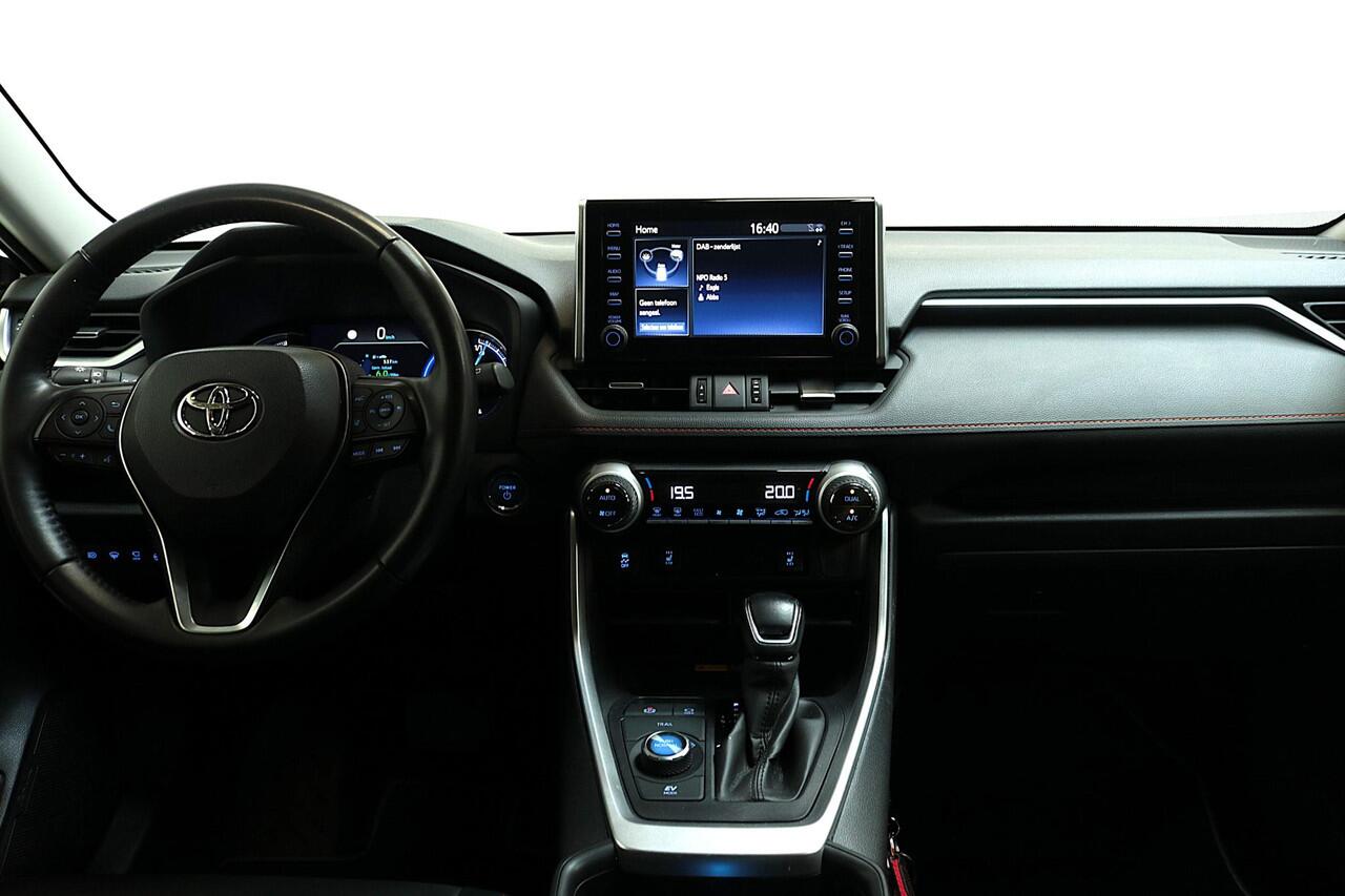 Toyota RAV4 2.5 Hybrid AWD ADVENTURE, Trekhaak, Treeplanken, Stoel & Stuurverwarming, Apple Carplay/Android Auto, BSM!