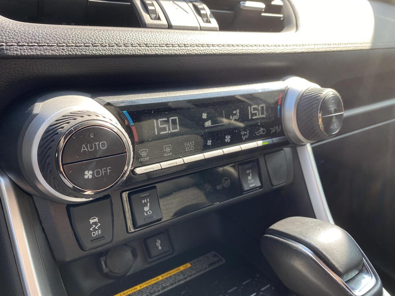 Toyota RAV4 2.5 Hybrid AWD Black Edition Trekhaak, JBL, Navigatie, Stoelverwarming, LMV, LED, Adaptieve cruise control.