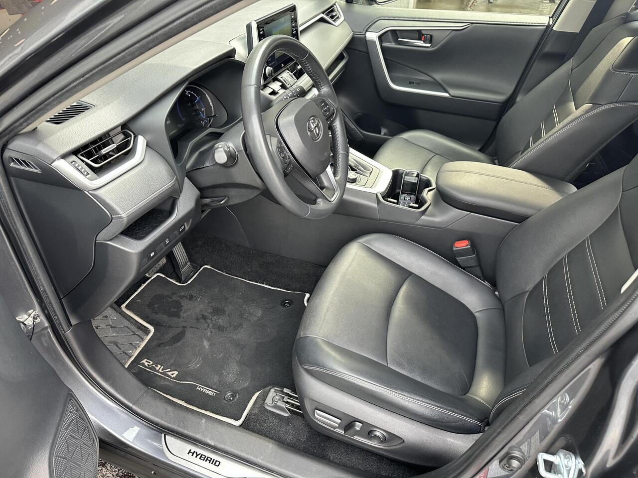 Toyota RAV4 2.5 Hybrid AWD Executive Blind Spot | 19 inch LM velgen | 360 graden camera | lederen bekleding