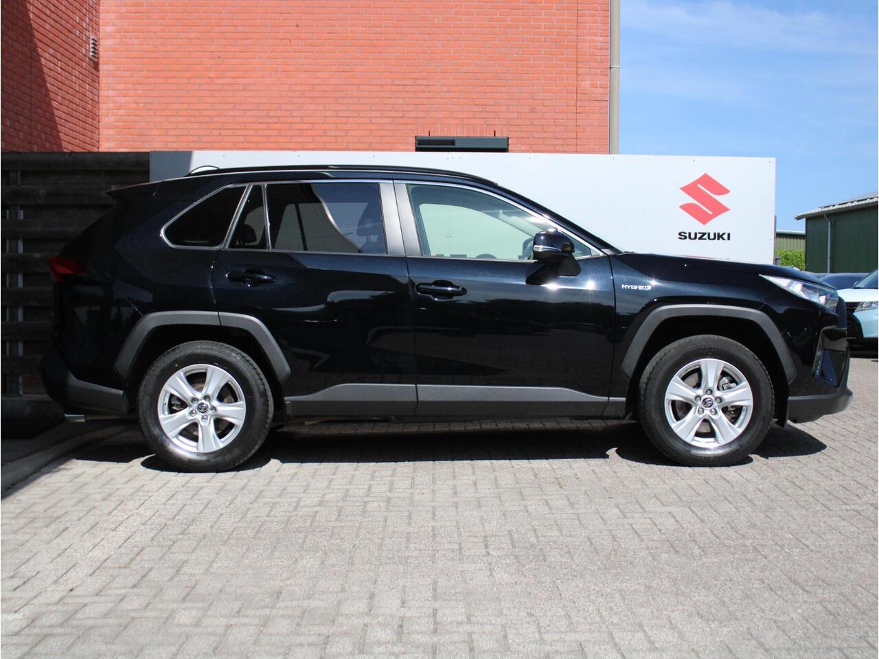 Toyota RAV4 2.5 Hybrid AWD Style 1.650 KG Trekgewicht, stuur- Camera, Parkeersensoren voor en achter