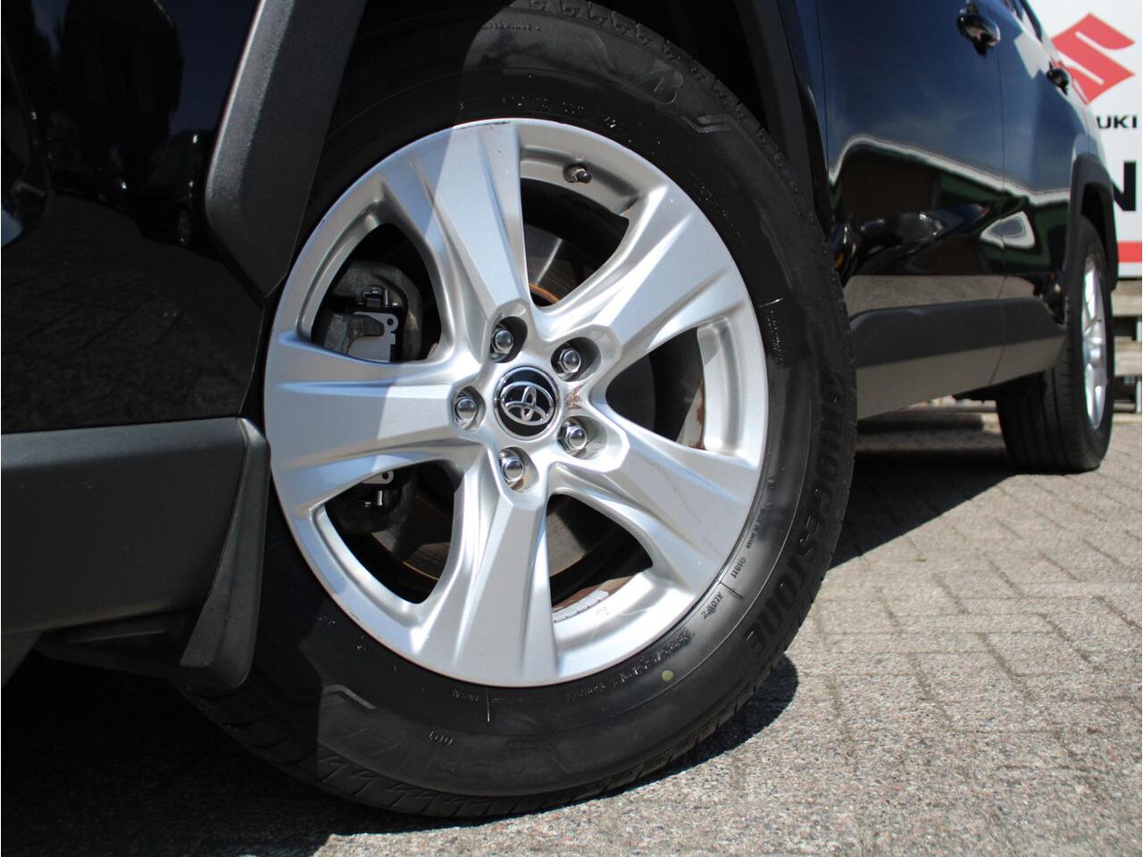 Toyota RAV4 2.5 Hybrid AWD Style 1.650 KG Trekgewicht, stuur- Camera, Parkeersensoren voor en achter