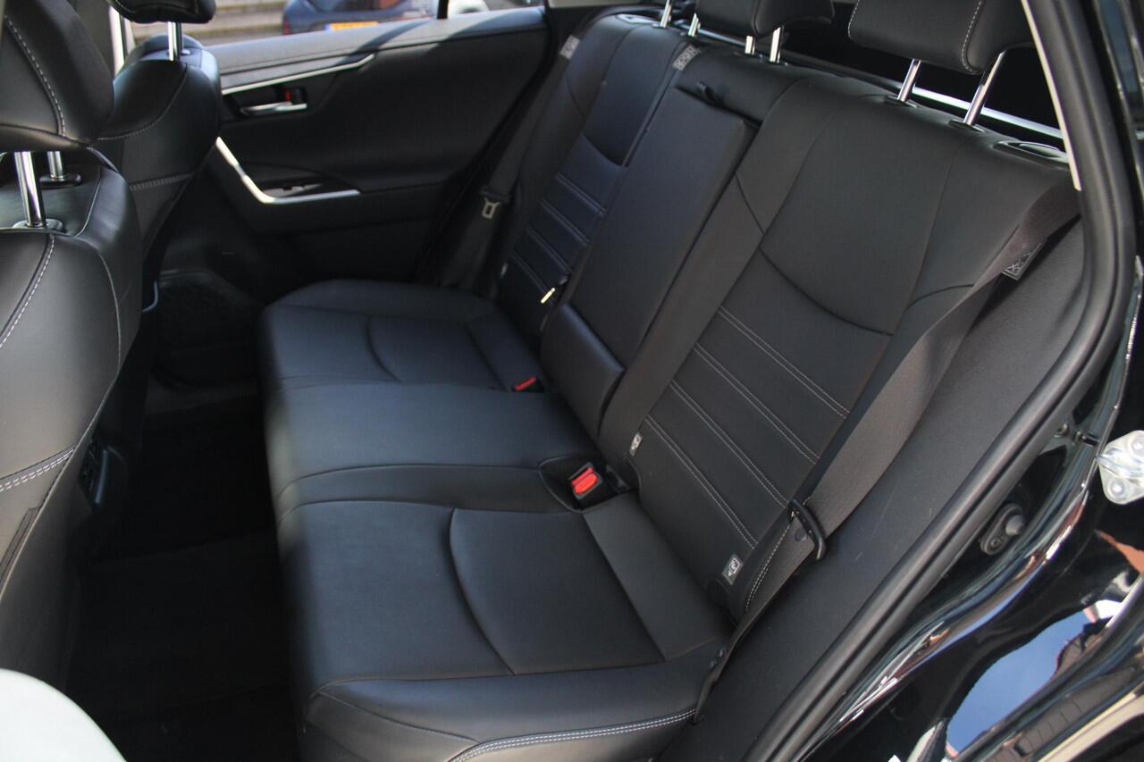 Toyota RAV4 2.5 Hybrid AWD Style 1.650 KG Trekgewicht, stuur- Camera, Parkeersensoren voor en achter