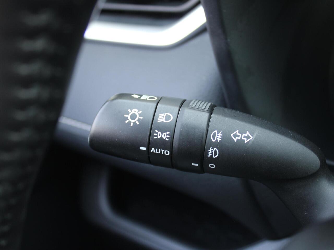 Toyota RAV4 2.5 Hybrid AWD Style | Trekhaak | Schuif-/kantel dak | Stuur-/stoelverwarming | Camera | PDC | Cruise adapt. | 18" LM | Leer |