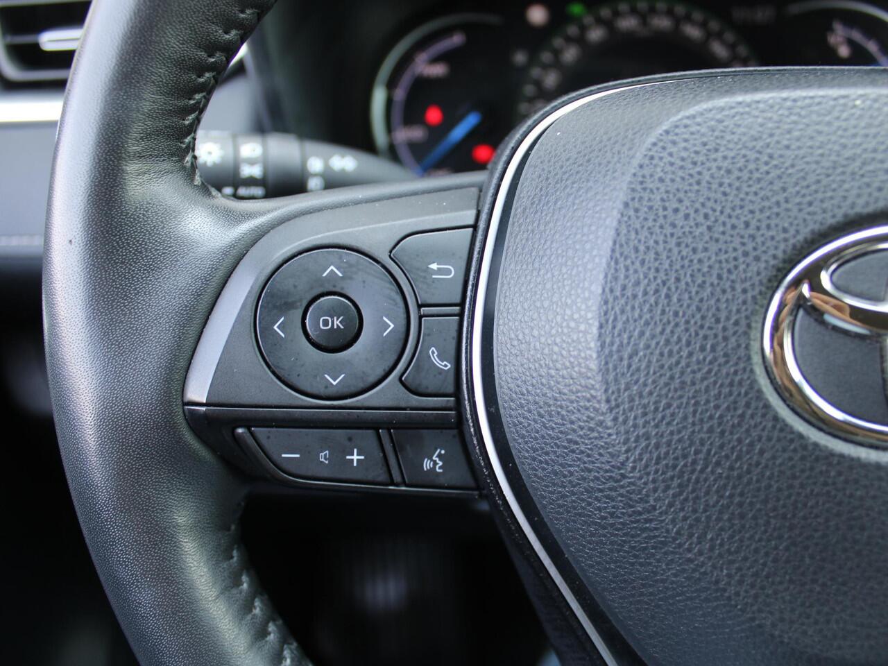 Toyota RAV4 2.5 Hybrid AWD Style | Trekhaak | Schuif-/kantel dak | Stuur-/stoelverwarming | Camera | PDC | Cruise adapt. | 18" LM | Leer |