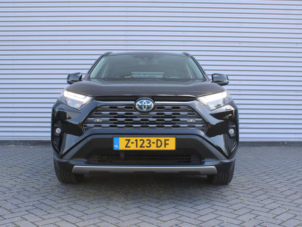 Toyota RAV4 2.5 Hybrid AWD Style | Trekhaak | Schuif-/kantel dak | Stuur-/stoelverwarming | Camera | PDC | Cruise adapt. | 18" LM | Leer |